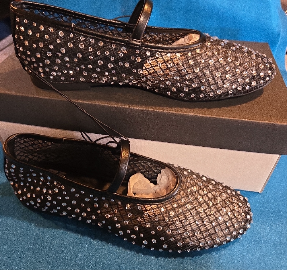 MADDEN NYC New In Box Black Mesh Crystal Studded Flats with Woven Texture Sz 6